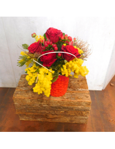 Bouquet fiori rossi e mimosa