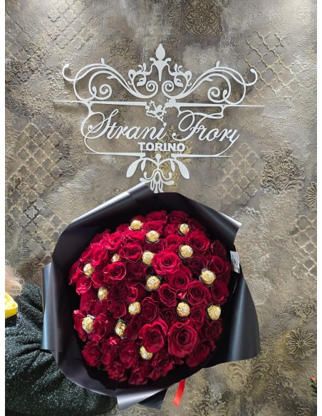 Bouquet con cioccolatini e 100 rose