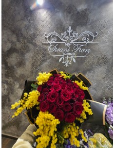 Rose rosse con mimosa 2